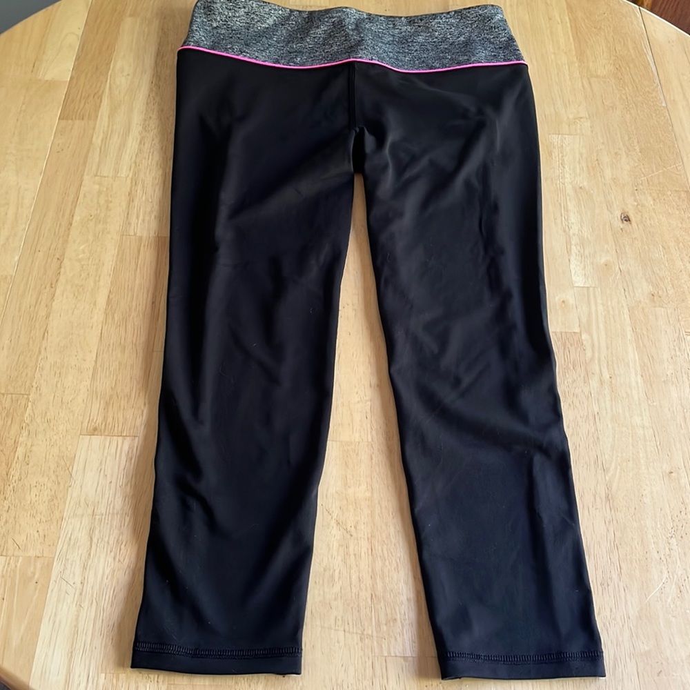 VSX by Victoria’s Secret Sport Knockout Capris *EUC*